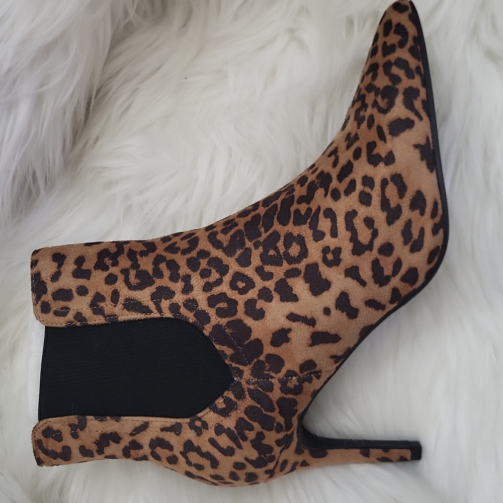 Dream Pairs, Leopard Print, Kizzy Boots.  7.5, never worn, packaged, boxed